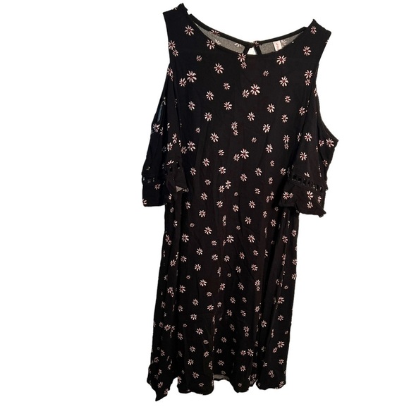 Xhilaration Cold Shoulder Dress Black Floral - Picture 1 of 9